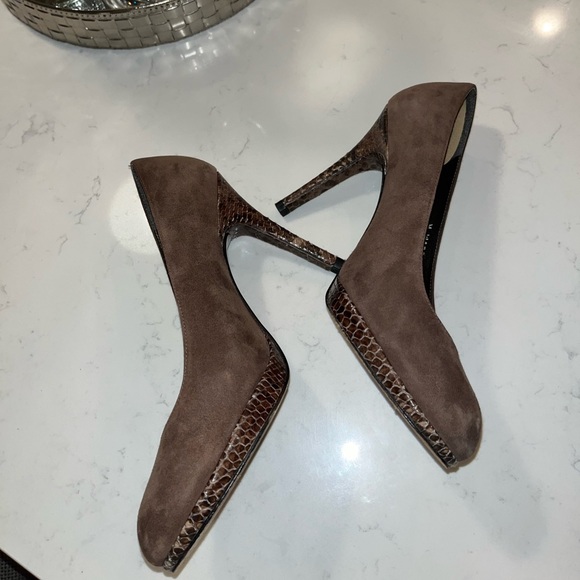 Stuart Weitzman Platswoon Pumps - Picture 7 of 13